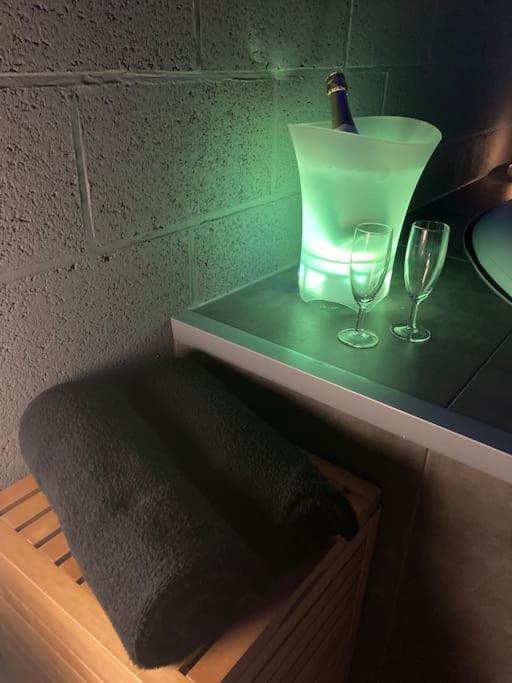 Vip Lounge Appartement Avec Jacuzzi Et Jardin Andenne ภายนอก รูปภาพ